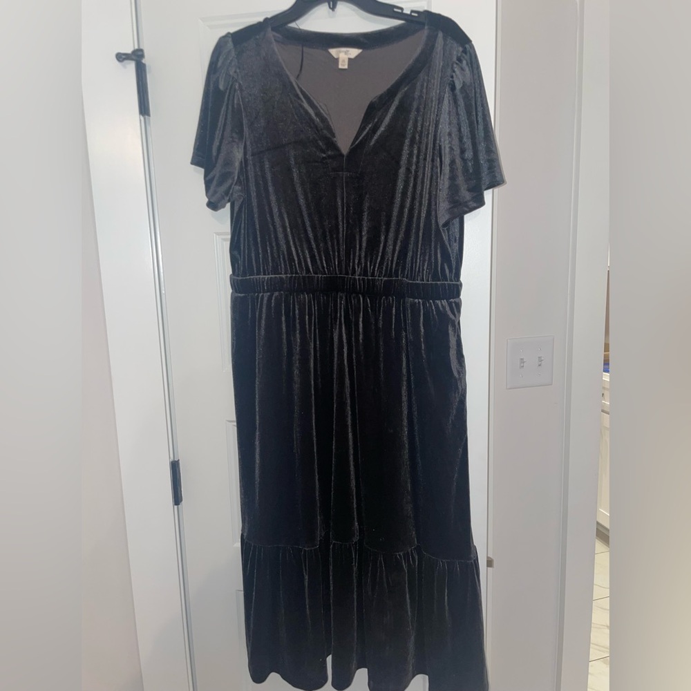 Velvet Black Midi Dress